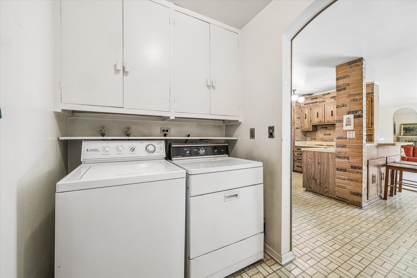 Brookfield, IL 60513