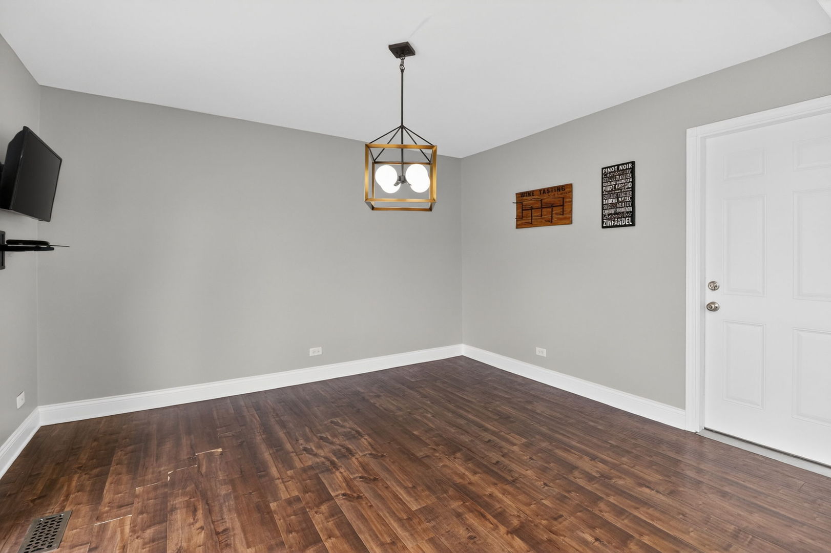 7662 Northway Drive, Hanover Park, IL 60133