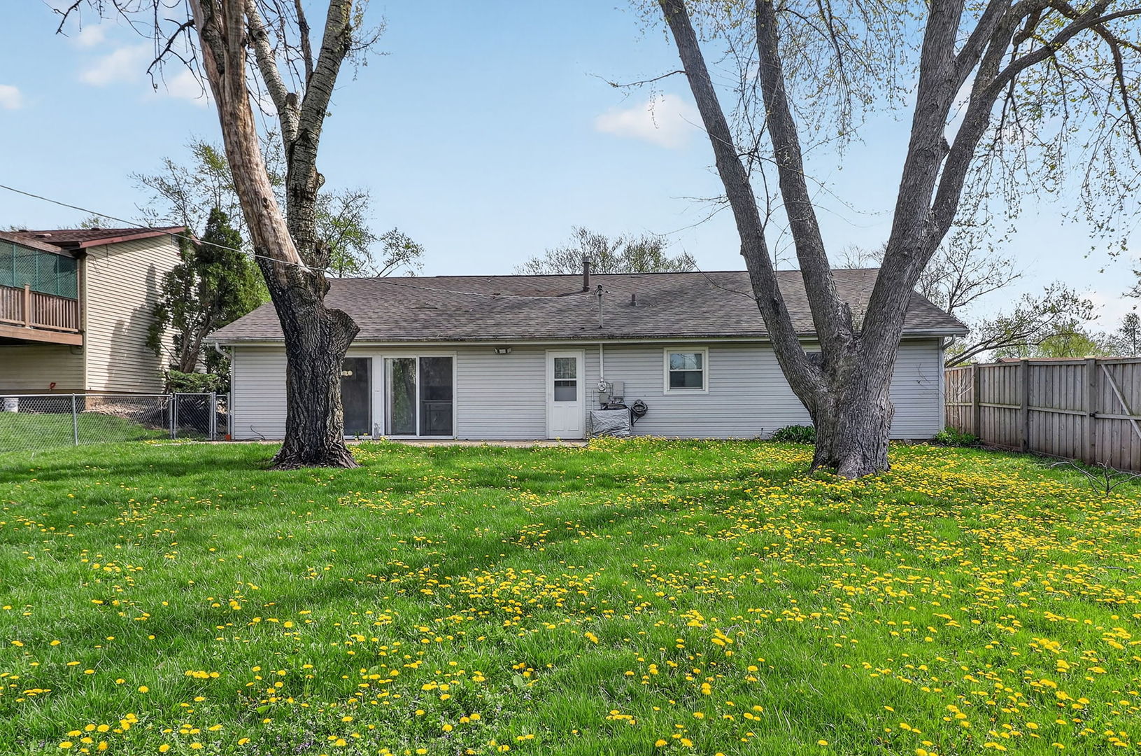 7662 Northway Drive, Hanover Park, IL 60133