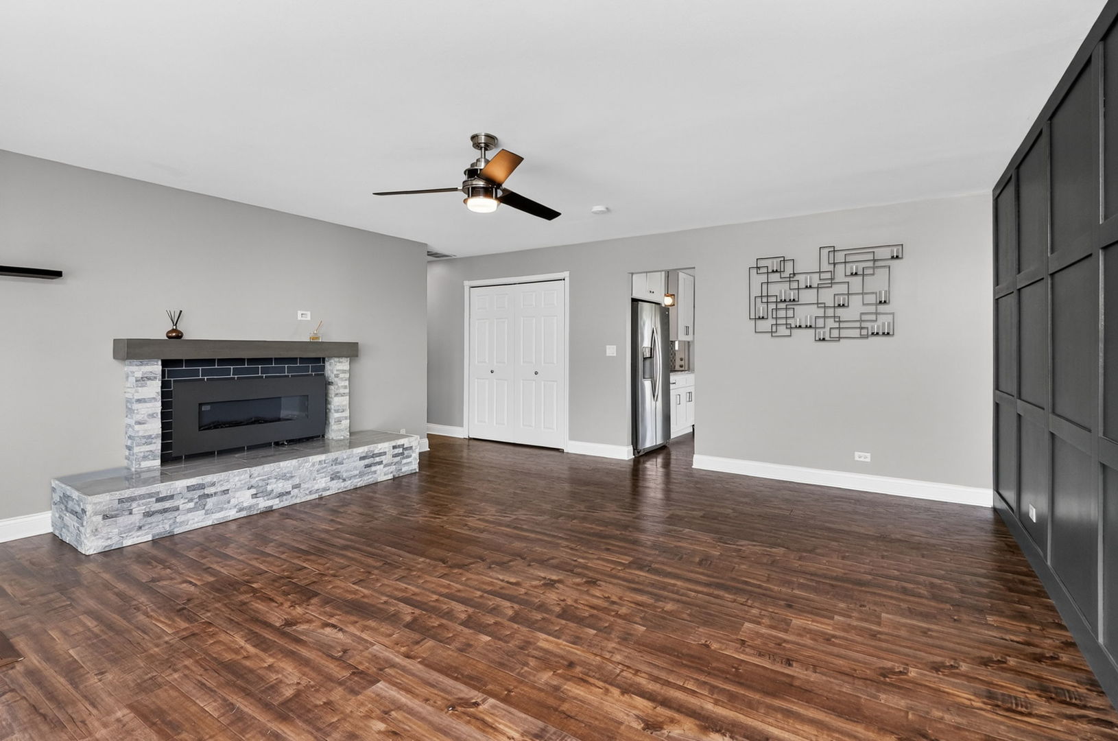 7662 Northway Drive, Hanover Park, IL 60133