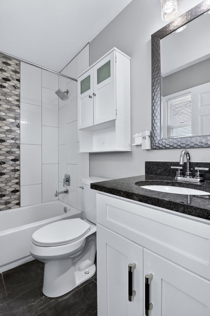 7662 Northway Drive, Hanover Park, IL 60133