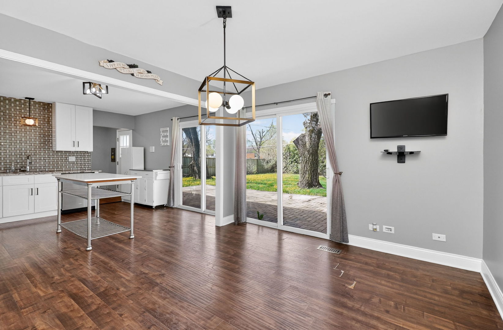 7662 Northway Drive, Hanover Park, IL 60133