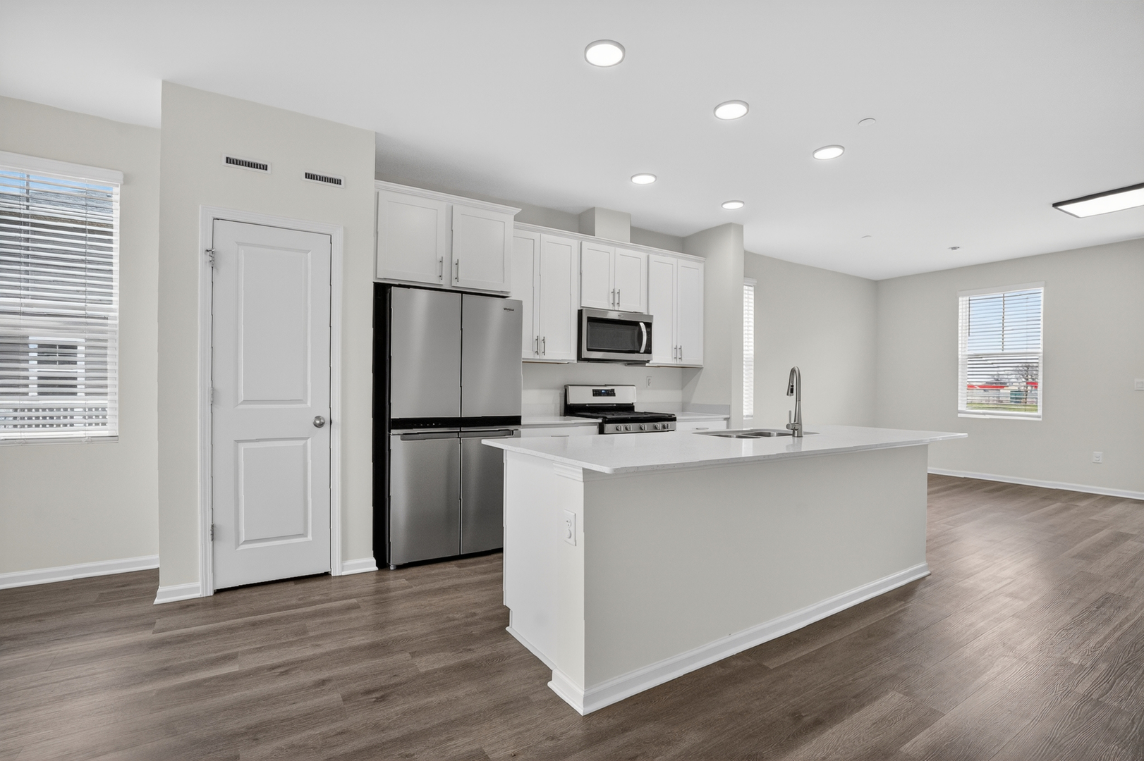 2257 Glacier Street, Mundelein, IL 60060