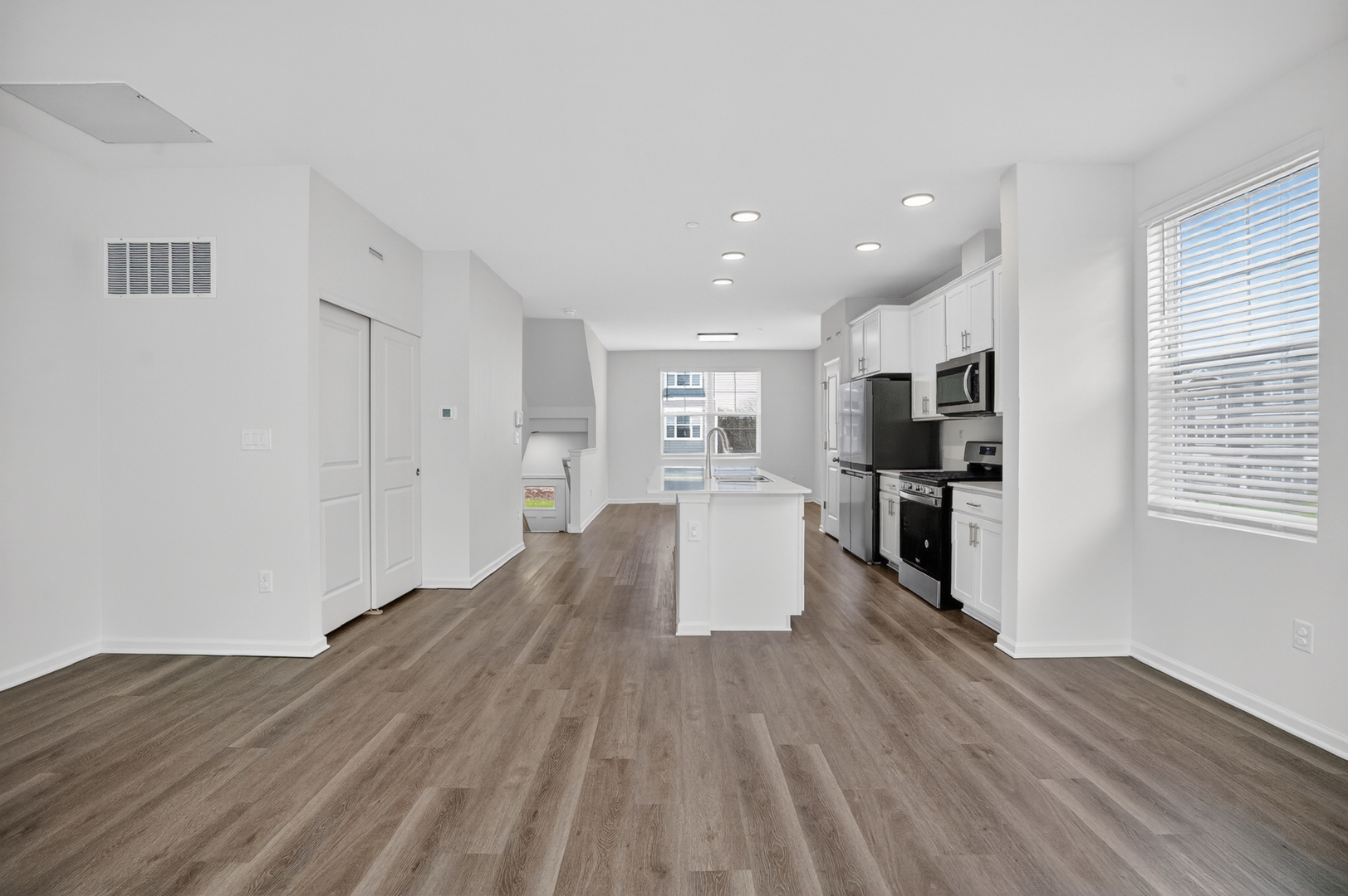 2257 Glacier Street, Mundelein, IL 60060