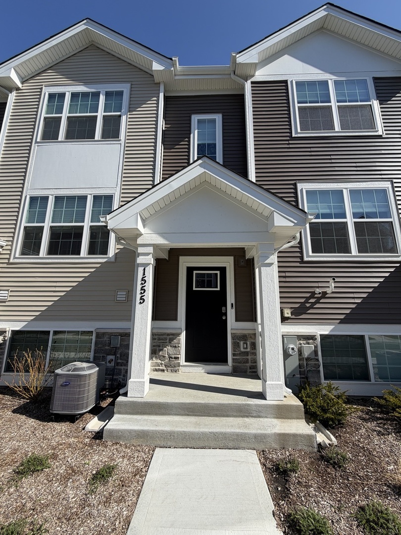 1555 Sequoia Way, Pingree Grove, IL 60140