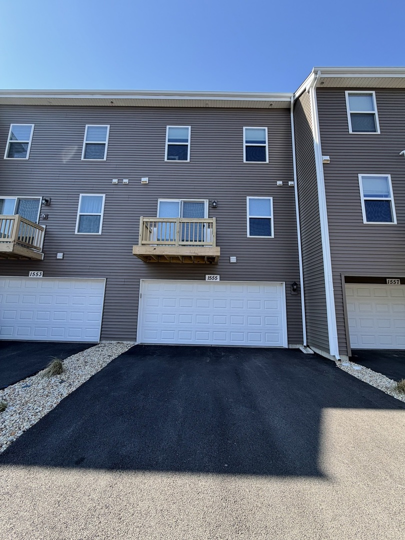 1555 Sequoia Way, Pingree Grove, IL 60140