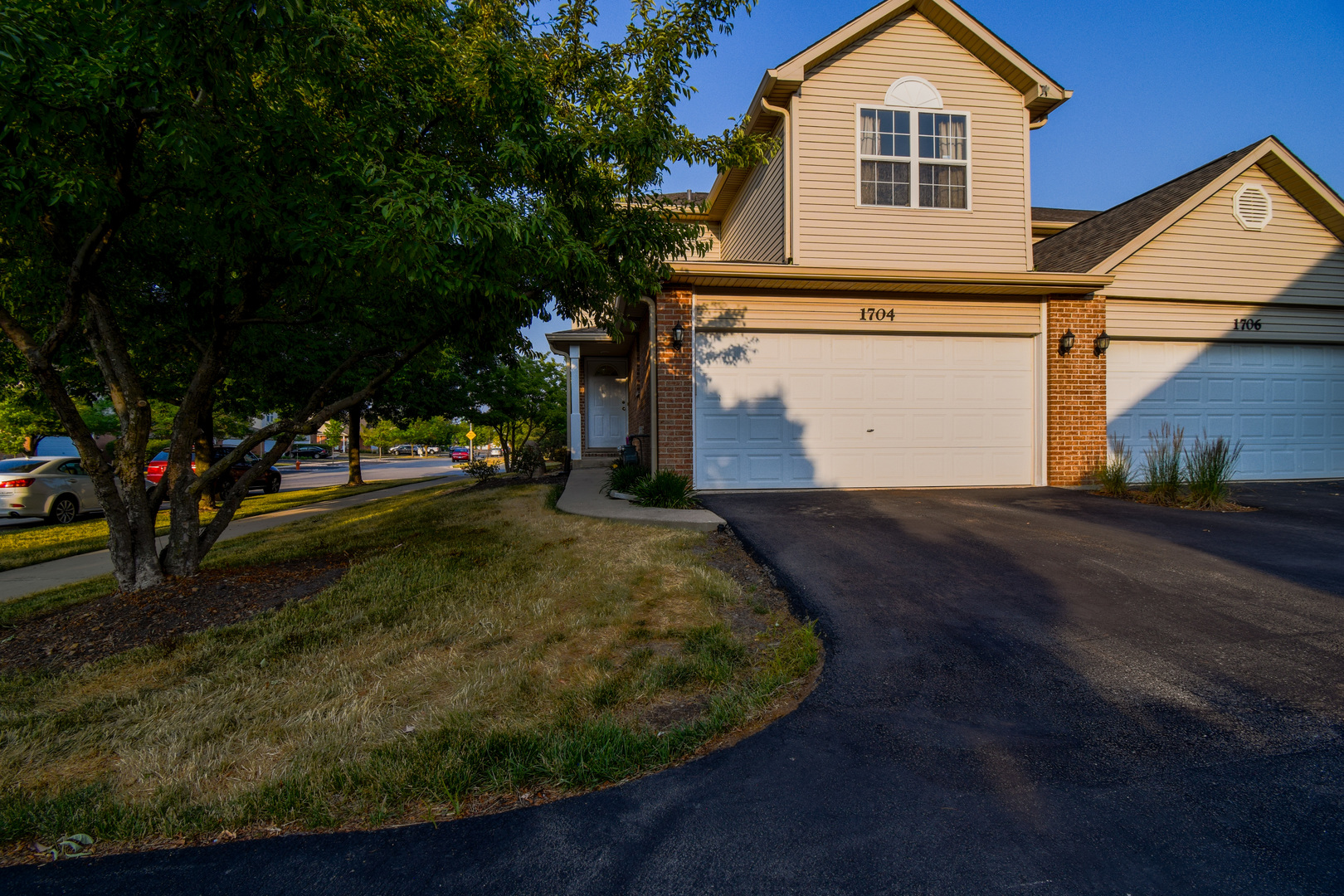 1704 Windward Avenue, Naperville, IL 60563