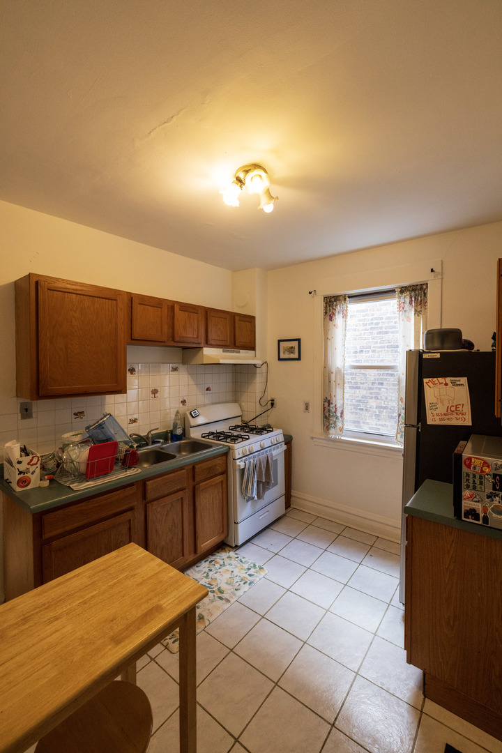 2648 N Francisco Avenue, Chicago, IL 60647