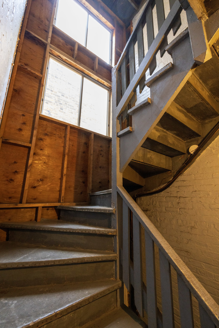 2648 N Francisco Avenue, Chicago, IL 60647