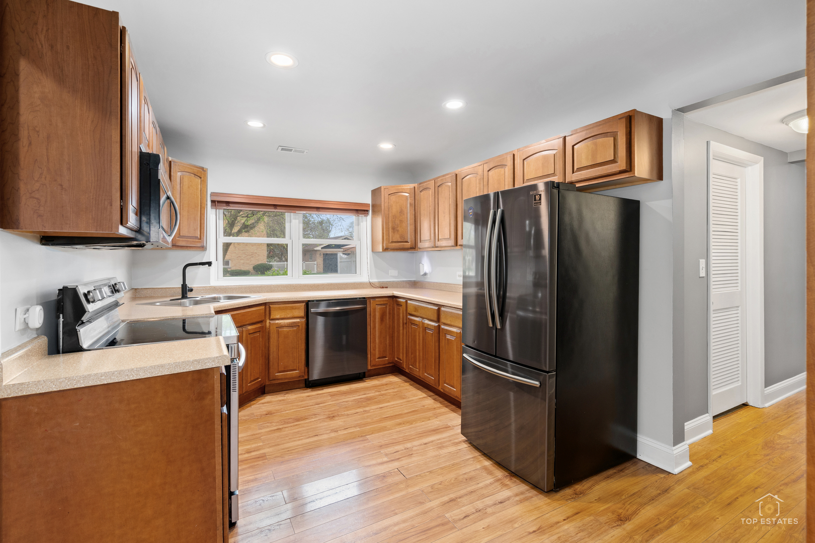 3850 W 93rd Street, Evergreen Park, IL 60805