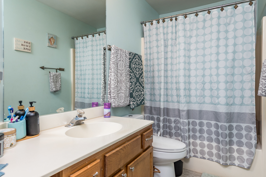 1230 Pheasant Run, Zion, IL 60099