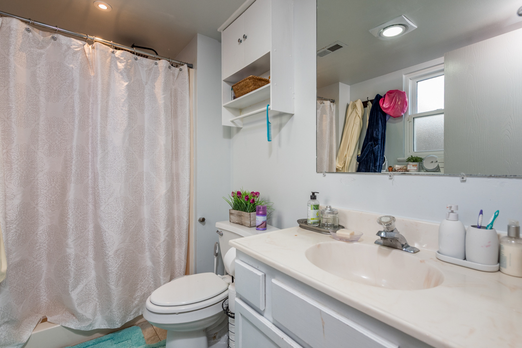 1230 Pheasant Run, Zion, IL 60099