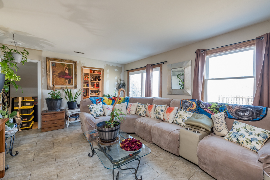 1230 Pheasant Run, Zion, IL 60099