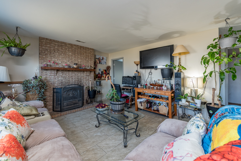 1230 Pheasant Run, Zion, IL 60099