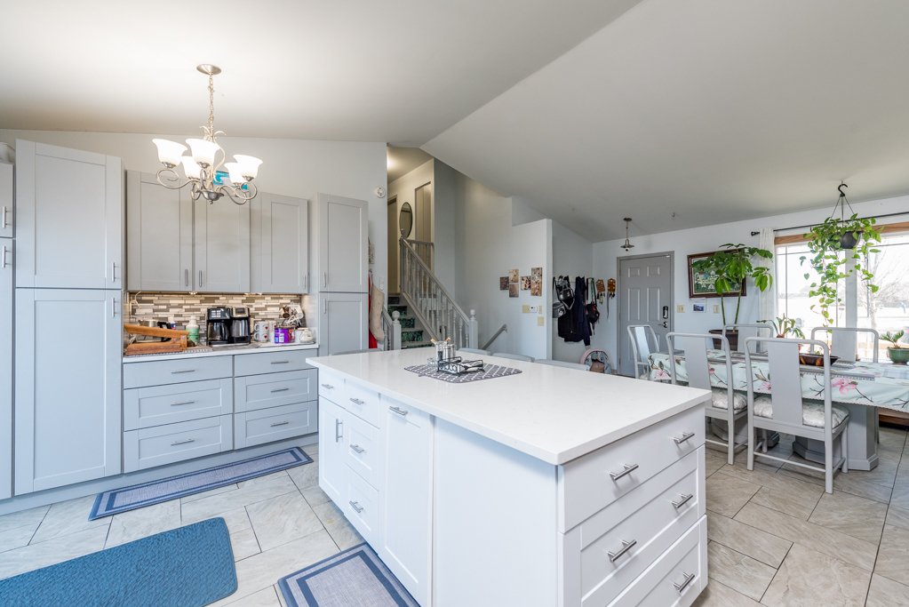 1230 Pheasant Run, Zion, IL 60099