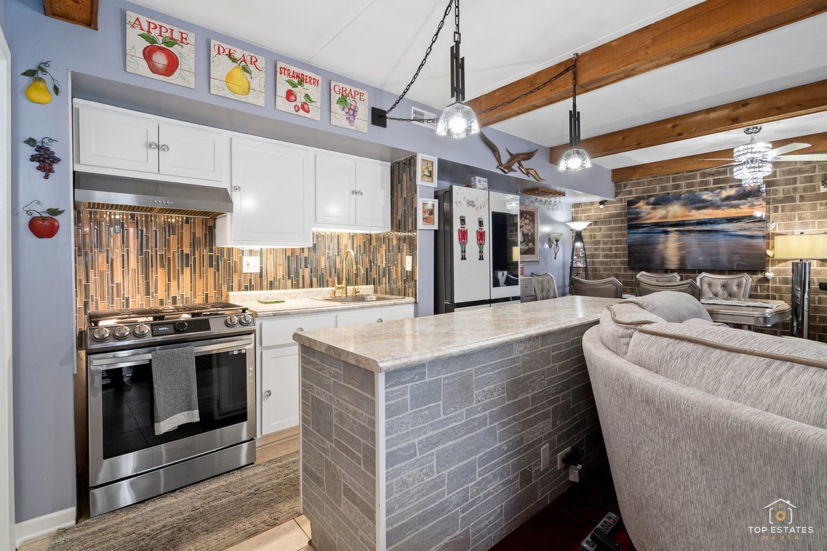 1209 Kenneth Circle, Elgin, IL 60120