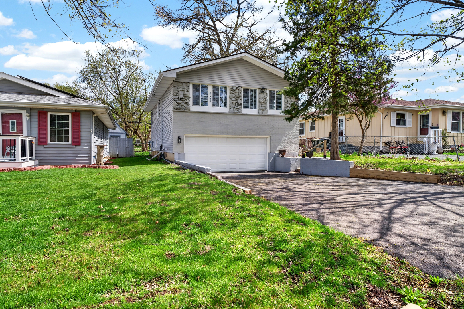 1525 Grove Drive, Round Lake Beach, IL 60073