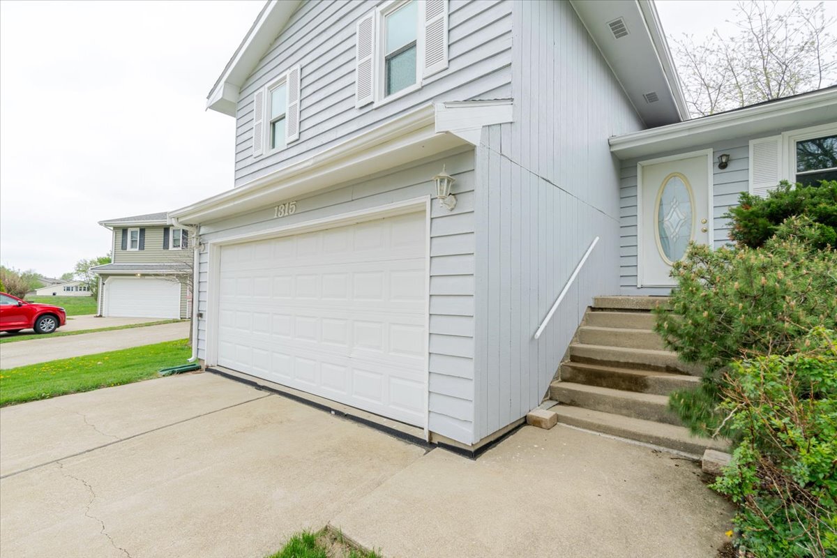 1315 Bancroft Drive, Bloomington, IL 61704