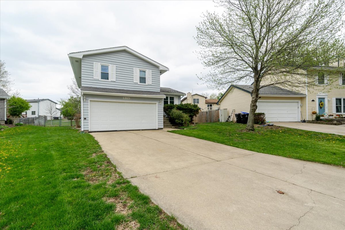 1315 Bancroft Drive, Bloomington, IL 61704