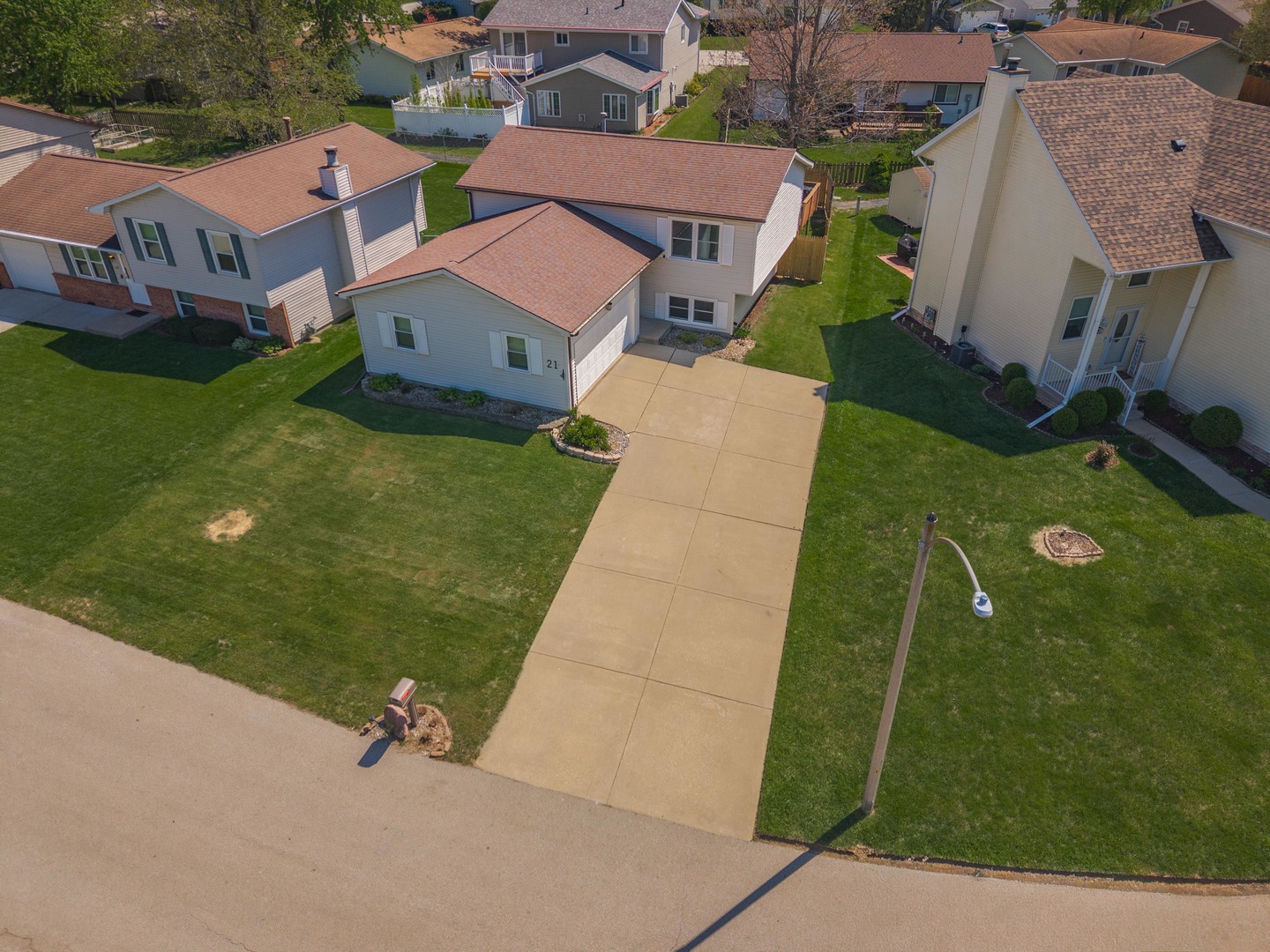 21 Cedar Court, Bloomington, IL 61701