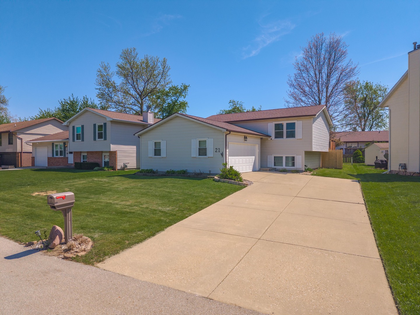 21 Cedar Court, Bloomington, IL 61701