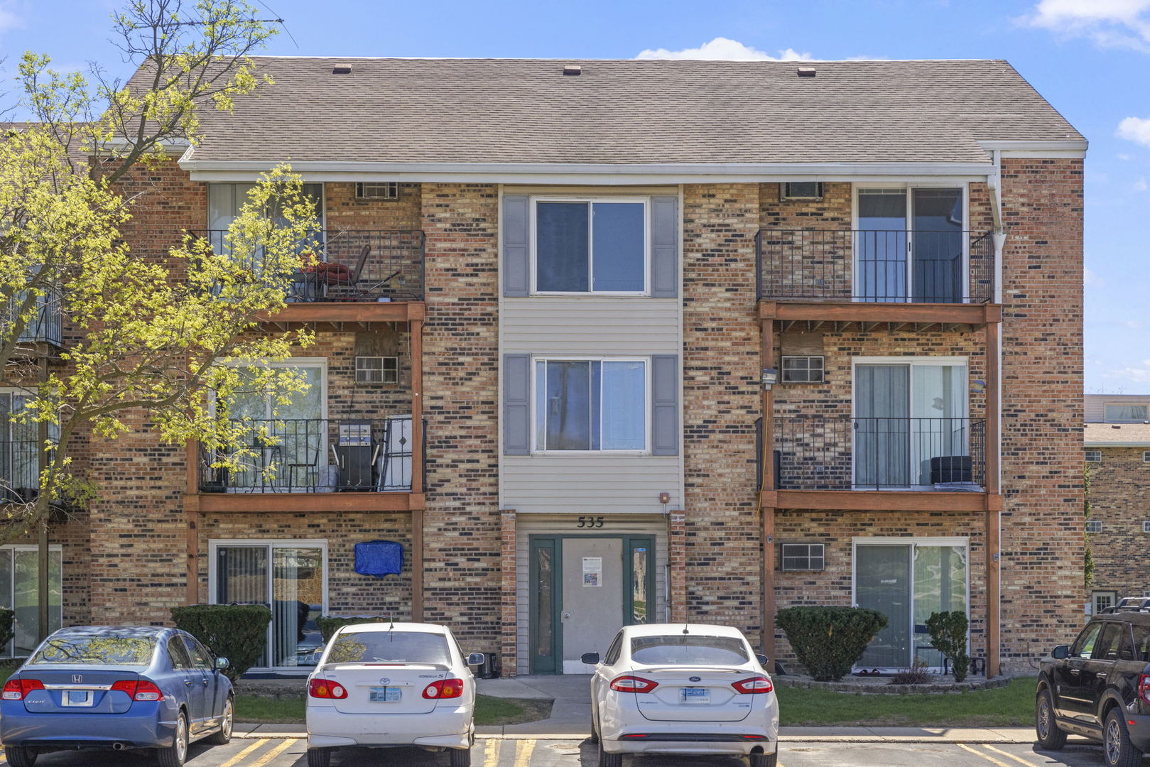 535 W Lies Road #6, Carol Stream, IL 60188