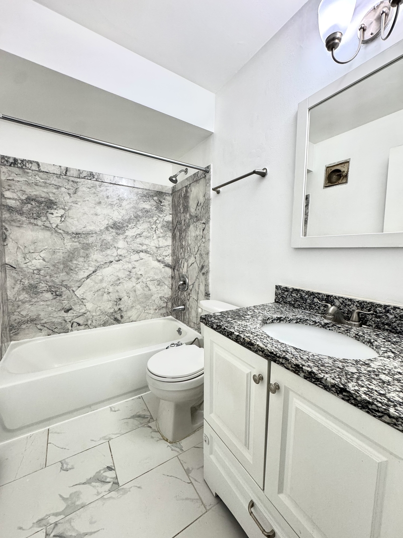 5644 W 105th Street #2W, Oak Lawn, IL 60453