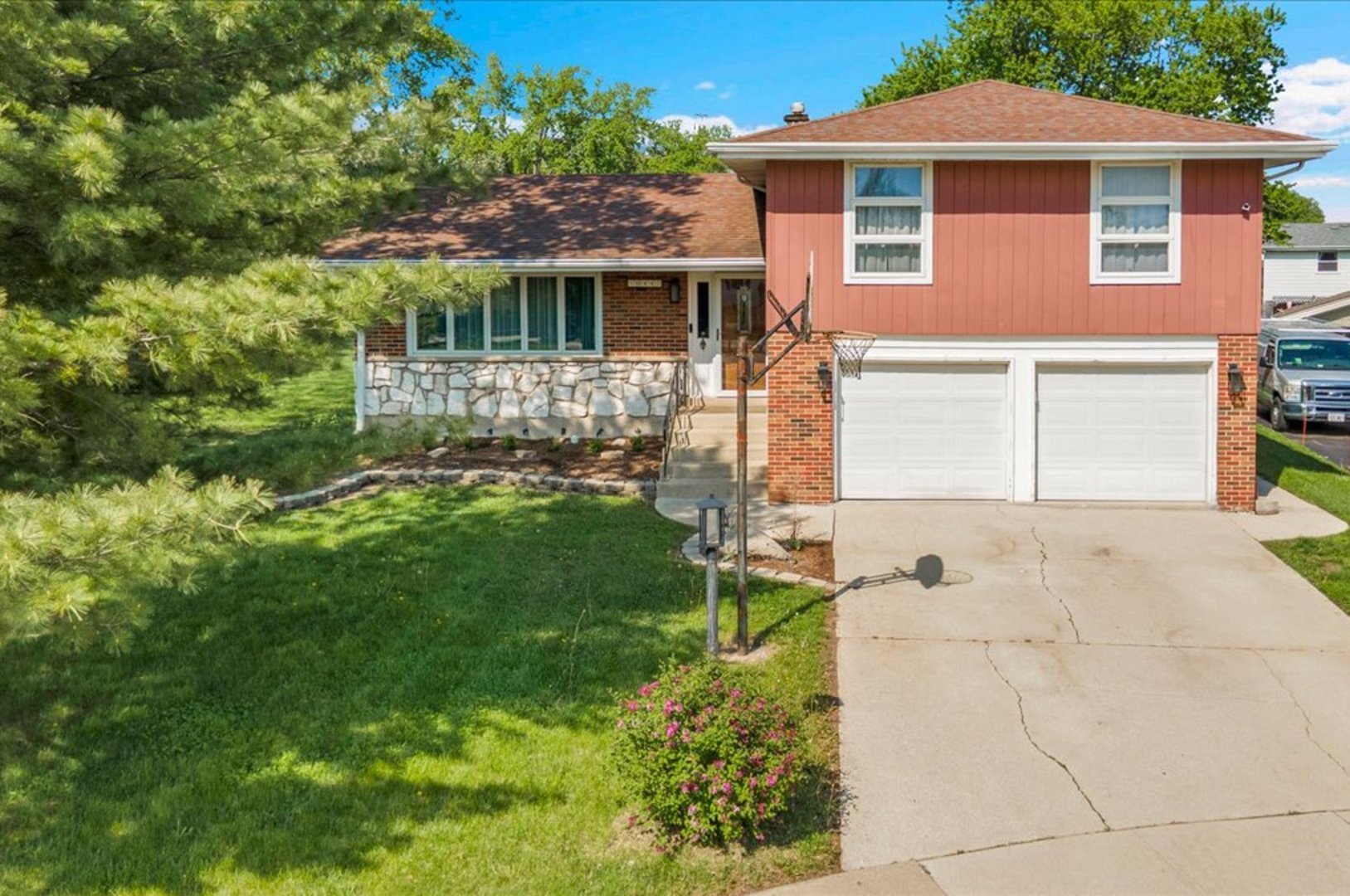 10447 S Stowe Court, Palos Hills, IL 60465