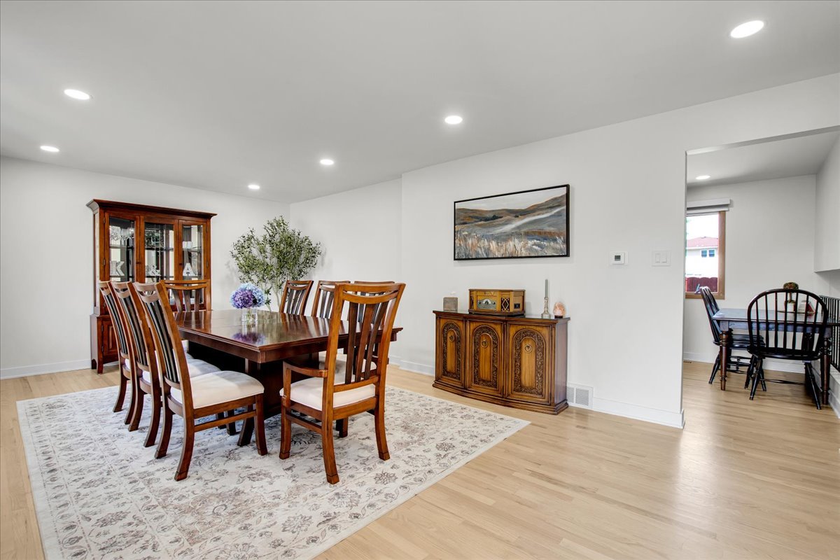 10447 S Stowe Court, Palos Hills, IL 60465