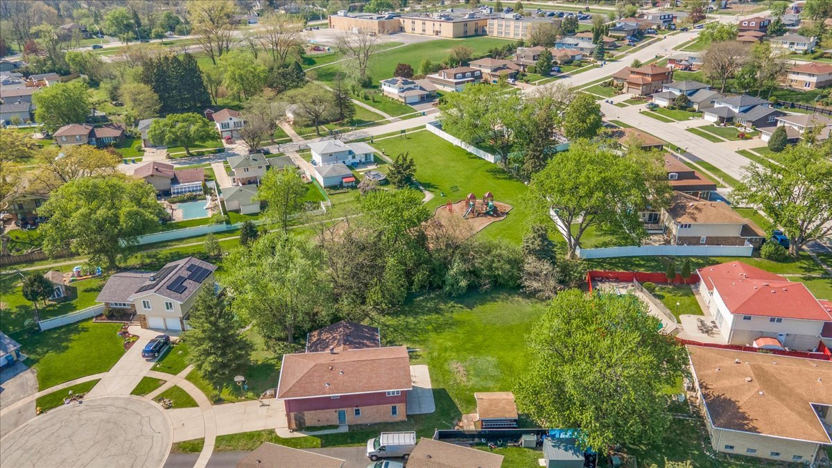 10447 S Stowe Court, Palos Hills, IL 60465