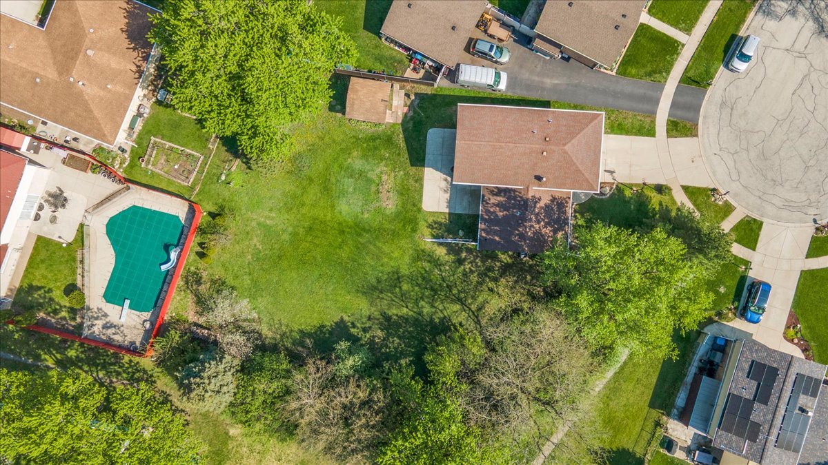 10447 S Stowe Court, Palos Hills, IL 60465