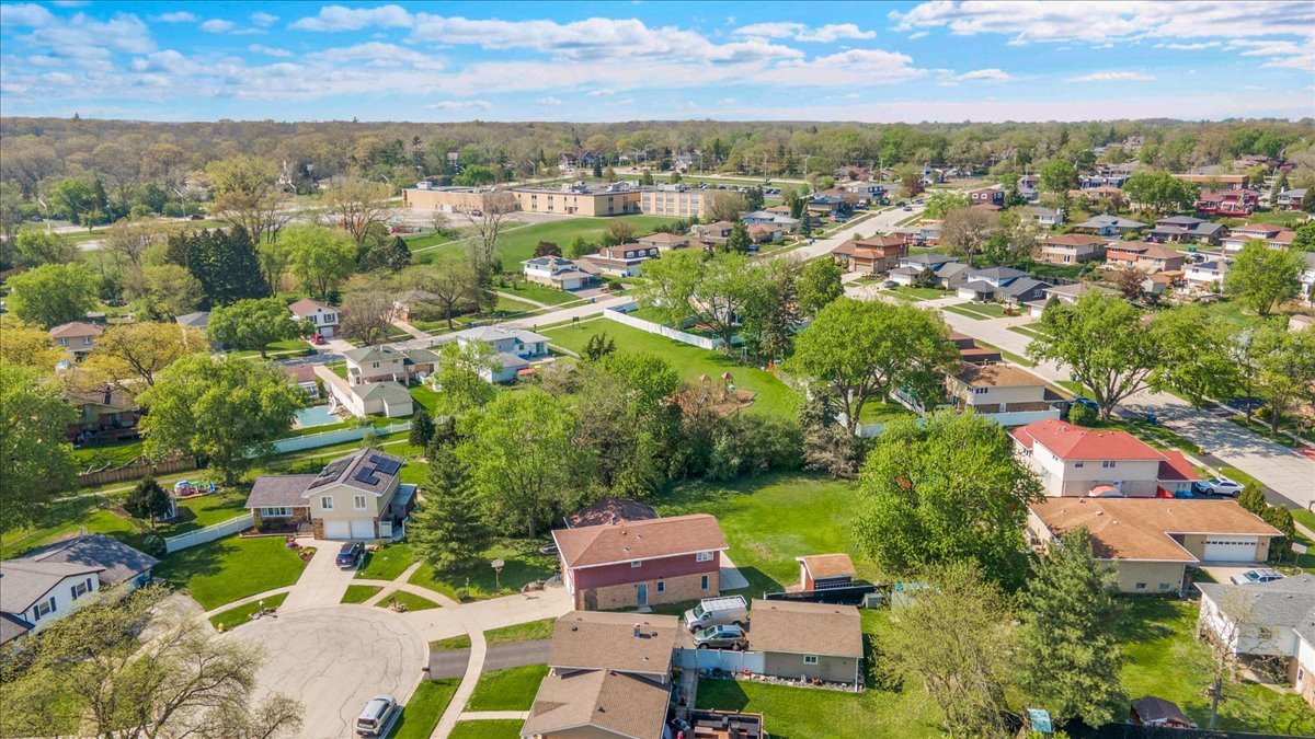 10447 S Stowe Court, Palos Hills, IL 60465