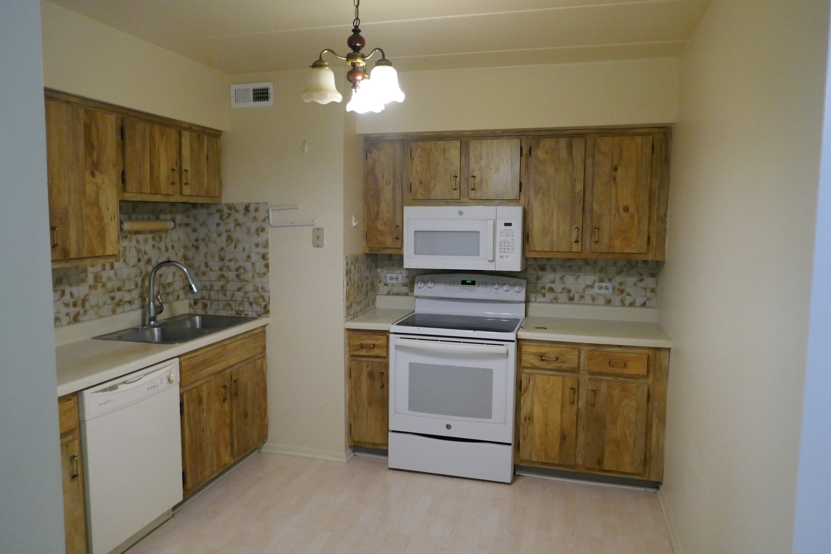 603 S River Road #2M, Des Plaines, IL 60016