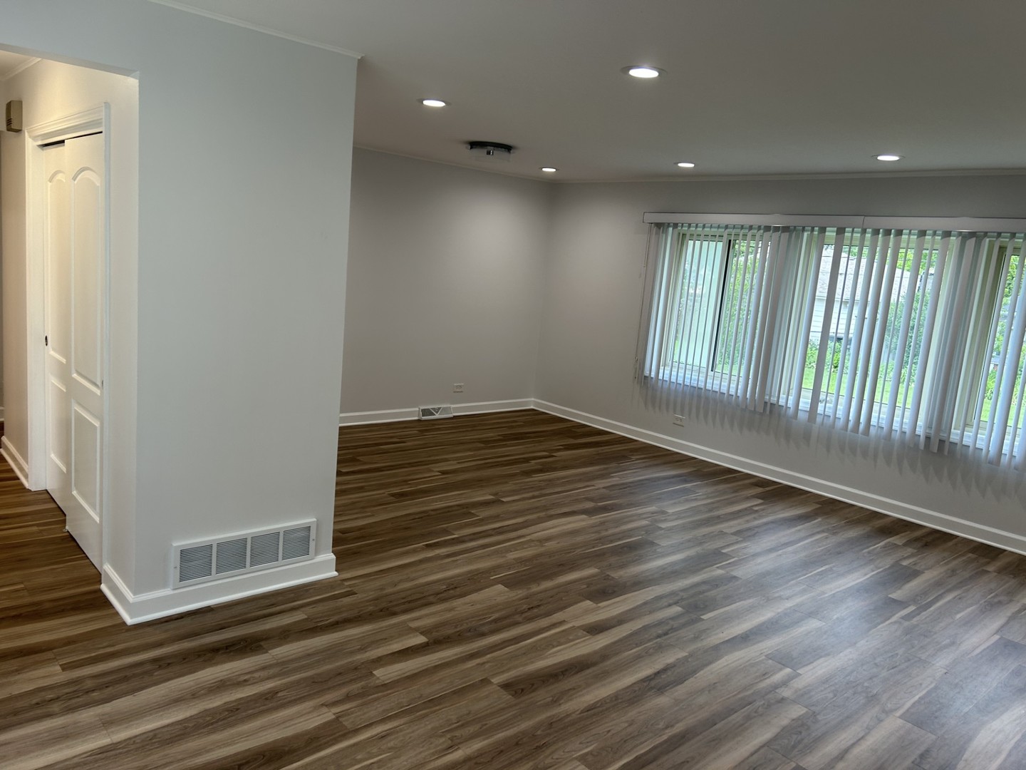 105 N PHELPS Avenue, Arlington Heights, IL 60004