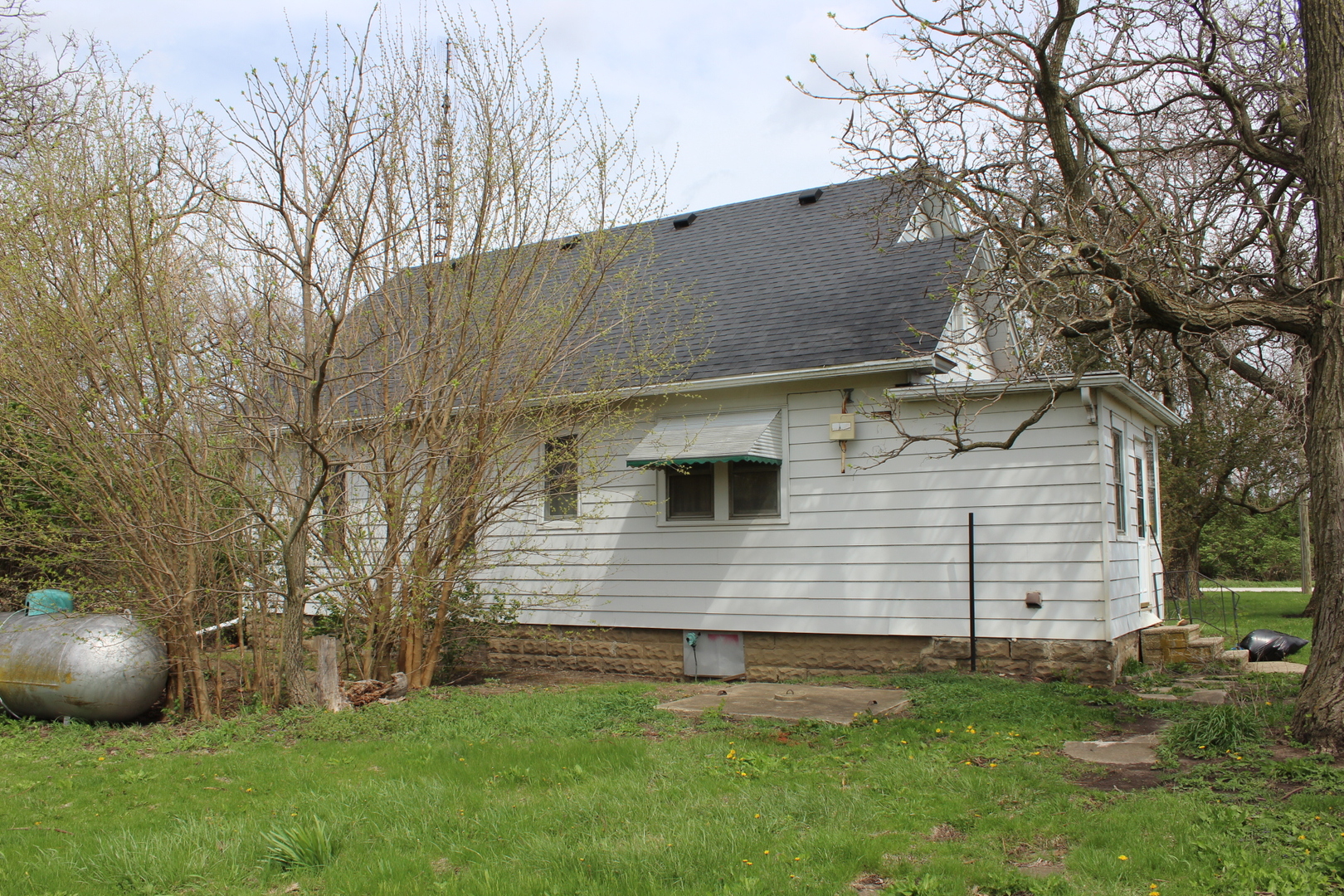 29369 N 1200 East Road, Blackstone, IL 61313