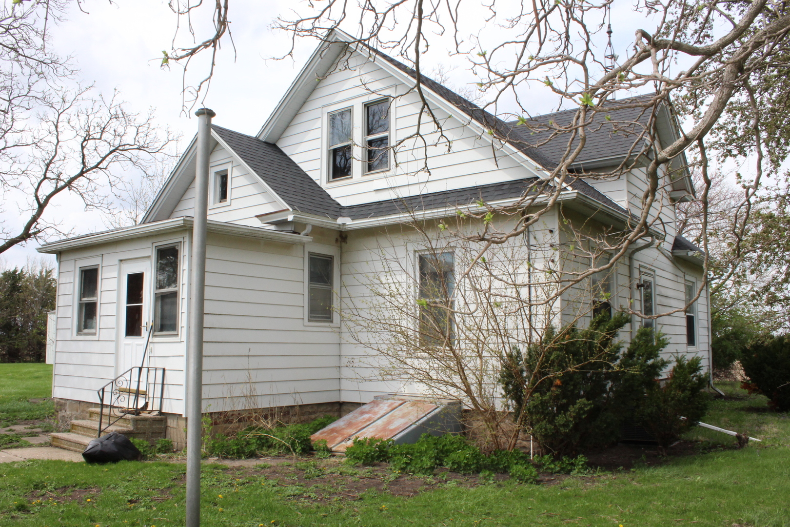 29369 N 1200 East Road, Blackstone, IL 61313