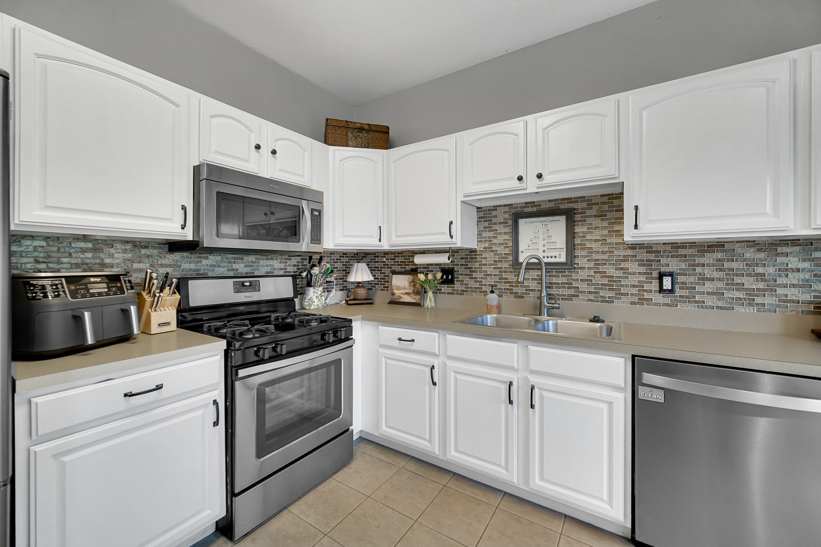 1882 N Wentworth Circle, Romeoville, IL 60446
