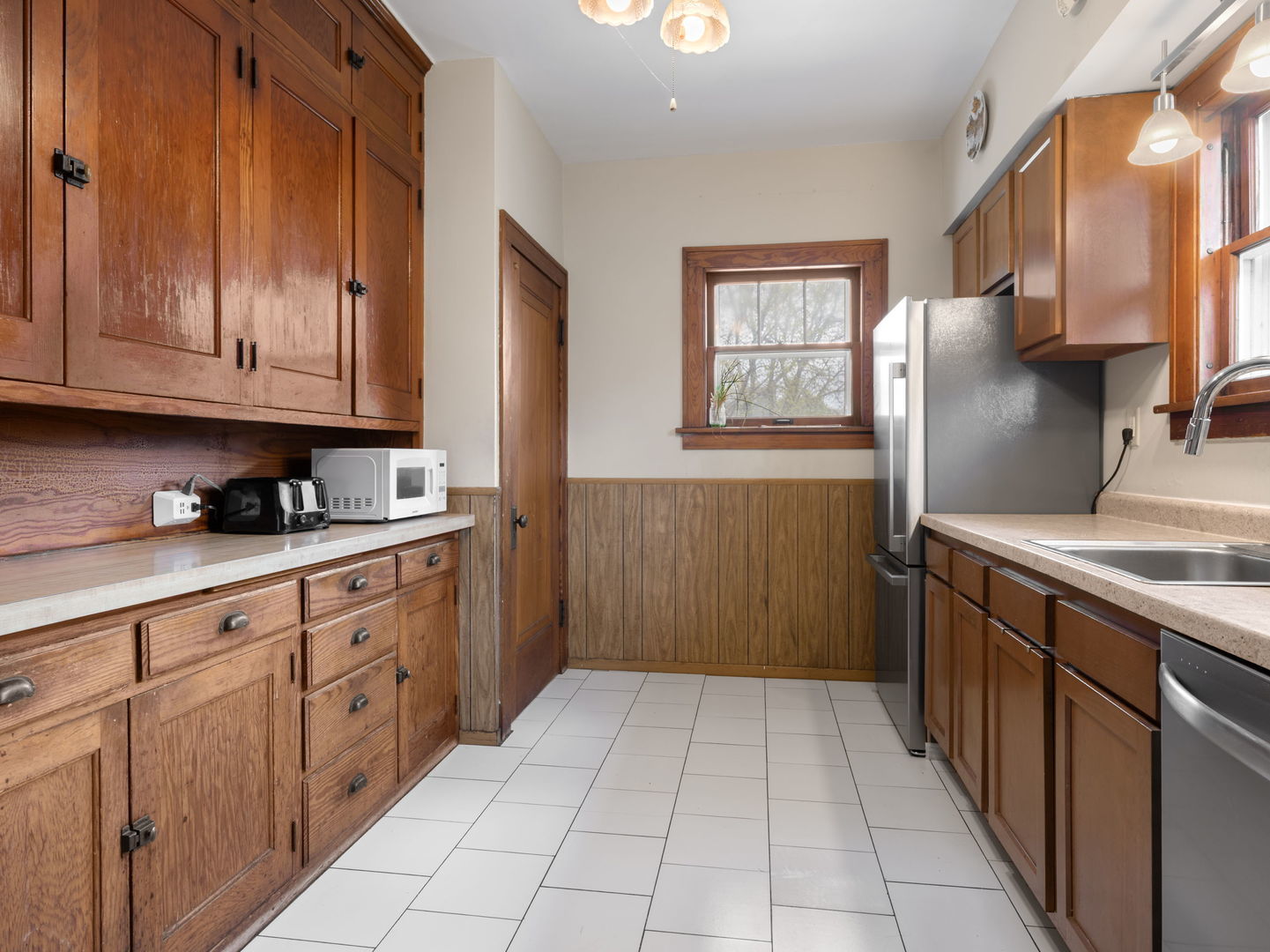 25 N Worth Avenue, Elgin, IL 60123