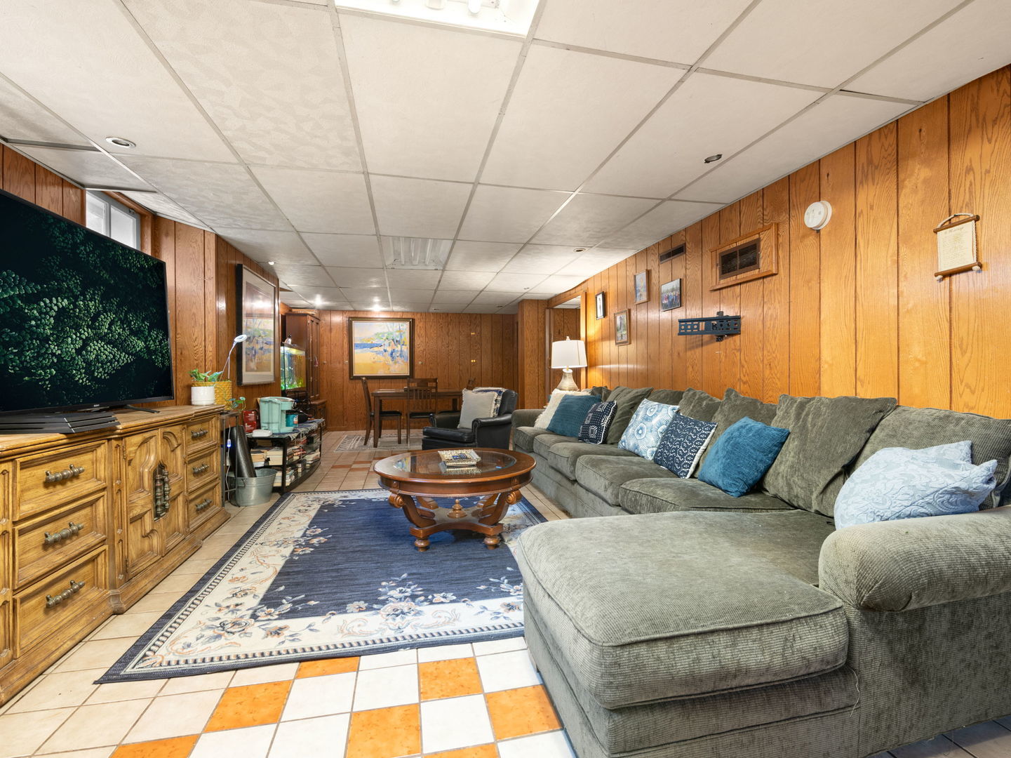 25 N Worth Avenue, Elgin, IL 60123