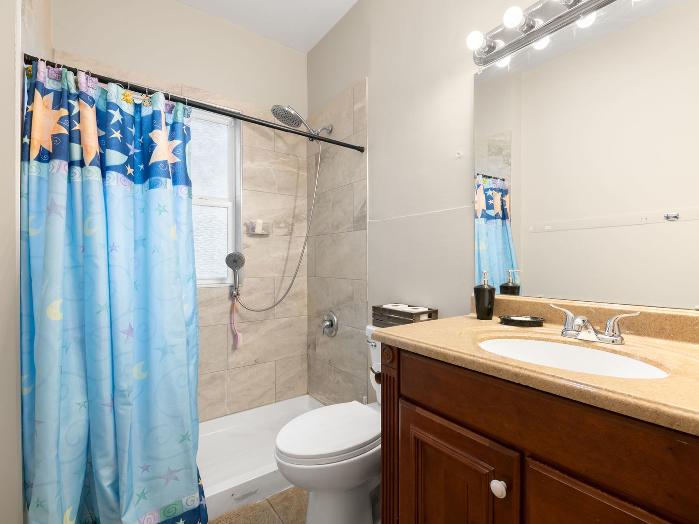 25 N Worth Avenue, Elgin, IL 60123