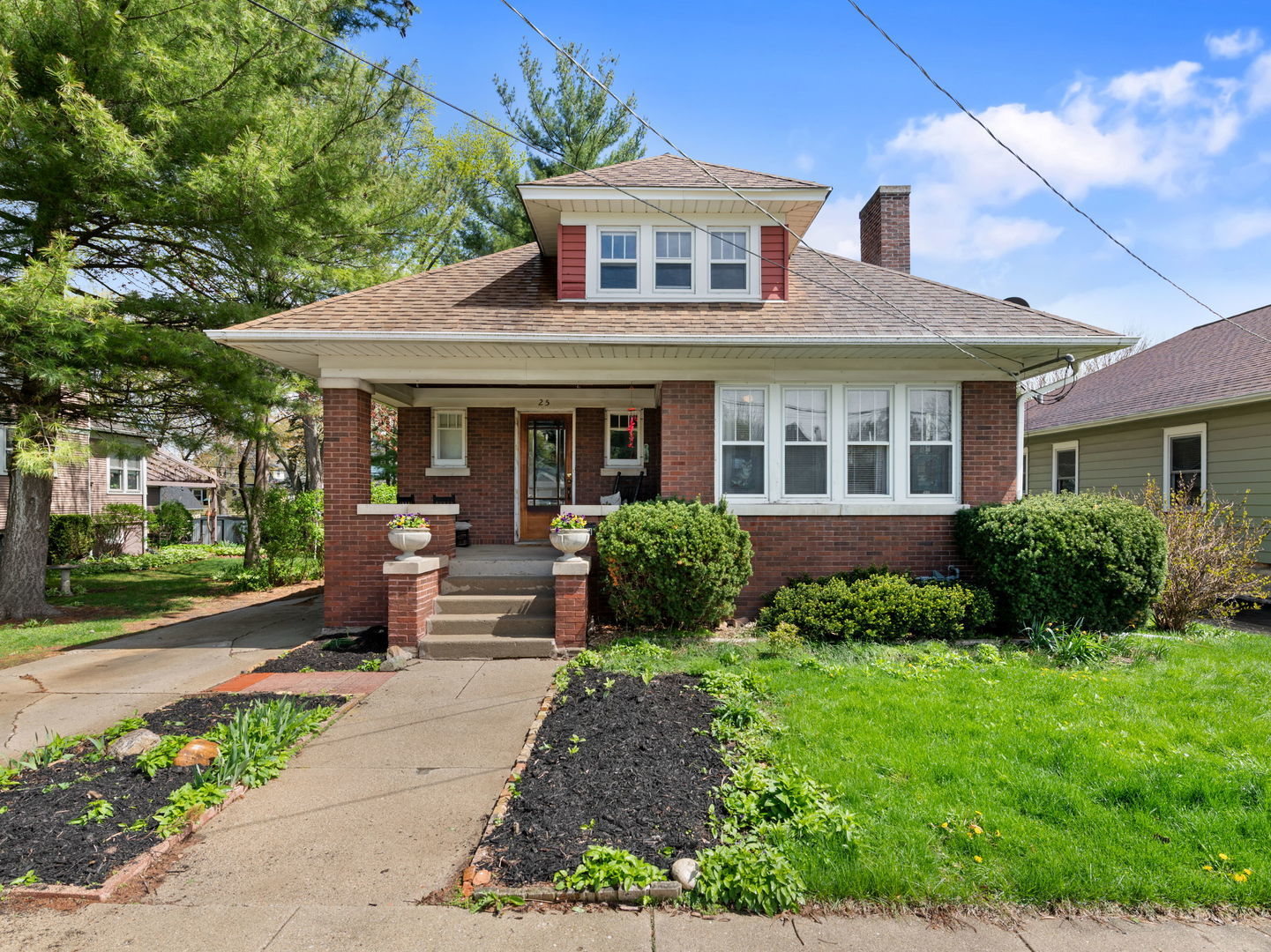 25 N Worth Avenue, Elgin, IL 60123