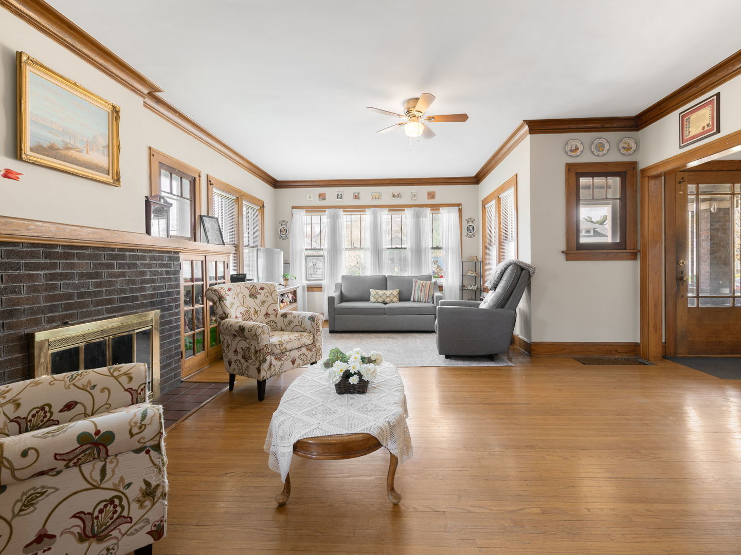 25 N Worth Avenue, Elgin, IL 60123