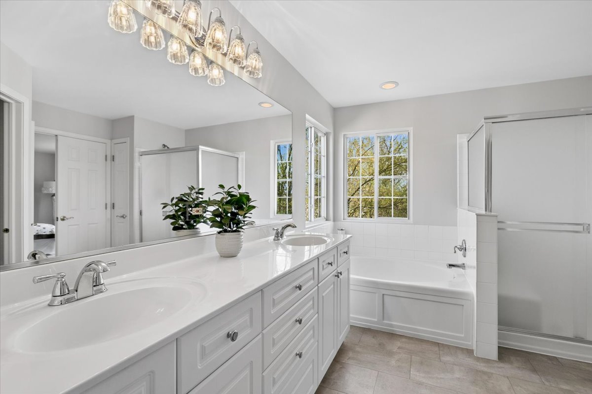 2825 Haven Lane, Lindenhurst, IL 60046