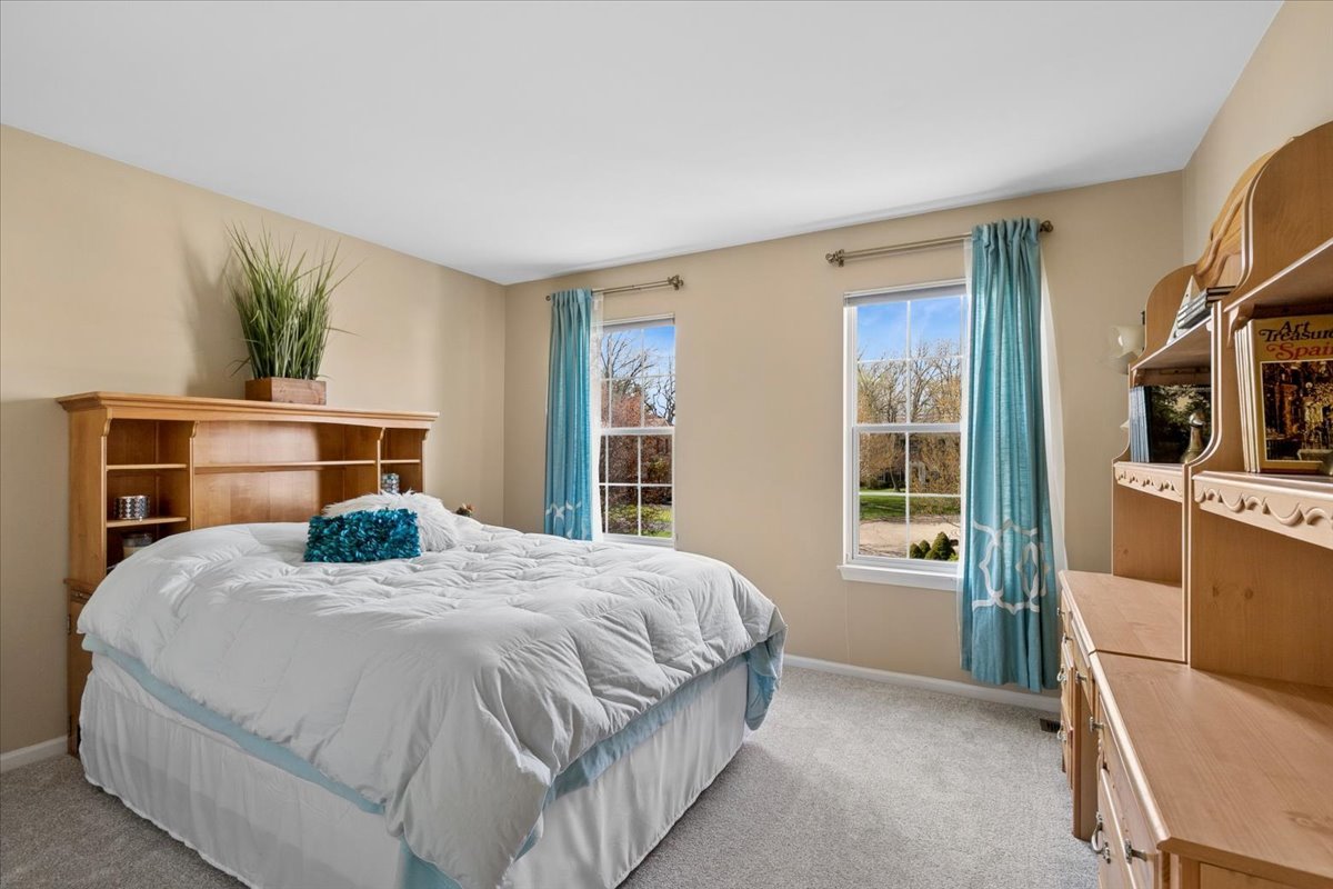 2825 Haven Lane, Lindenhurst, IL 60046