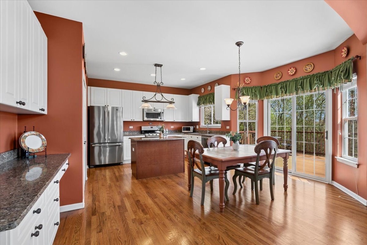 2825 Haven Lane, Lindenhurst, IL 60046