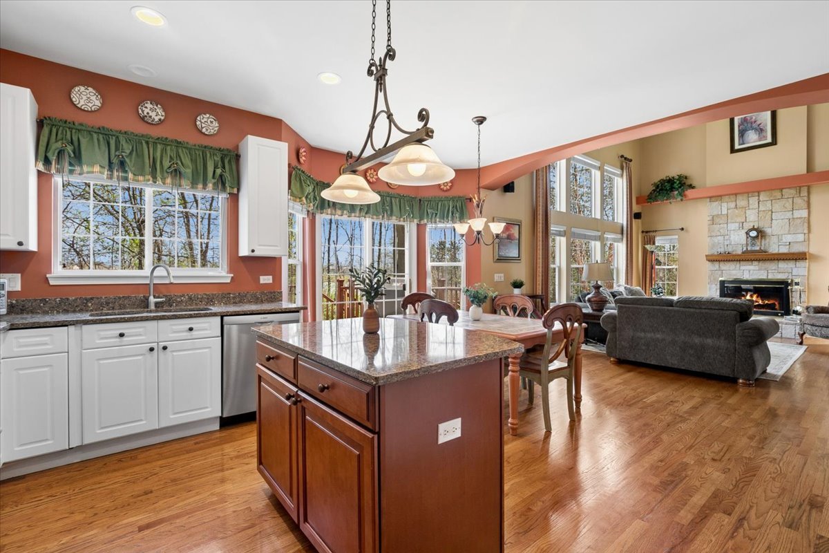 2825 Haven Lane, Lindenhurst, IL 60046