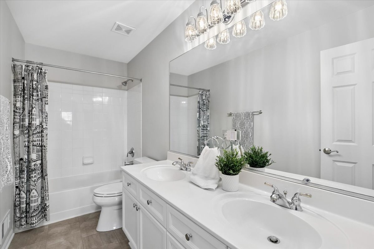 2825 Haven Lane, Lindenhurst, IL 60046