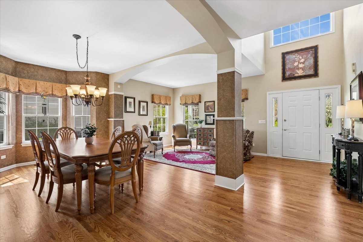 2825 Haven Lane, Lindenhurst, IL 60046