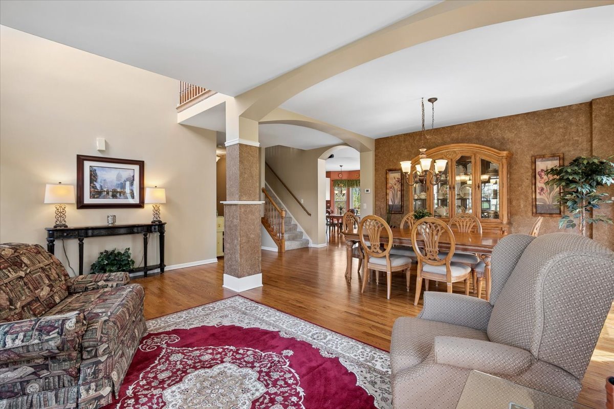 2825 Haven Lane, Lindenhurst, IL 60046