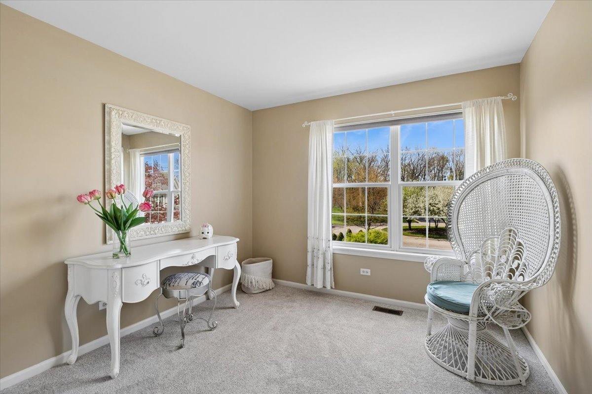 2825 Haven Lane, Lindenhurst, IL 60046